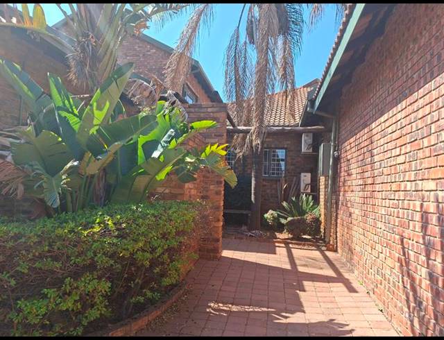 BUSINESS PROPERTY TO RENT IN DOORNKLOOF